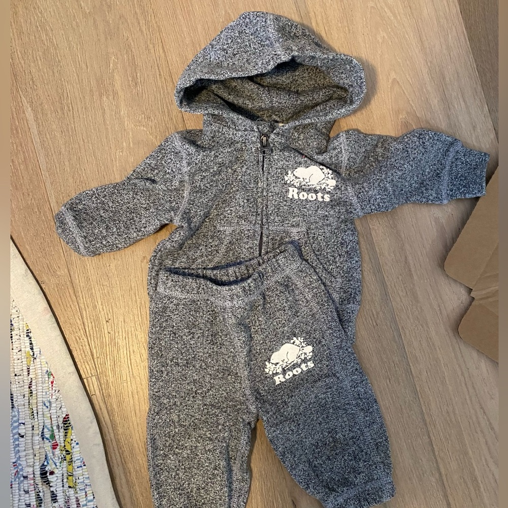 Roots 2-piece sweat set
